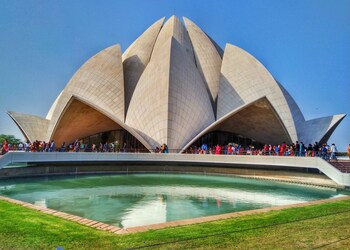 Lotus-temple-Tourist-attractions-New-delhi-Delhi-1