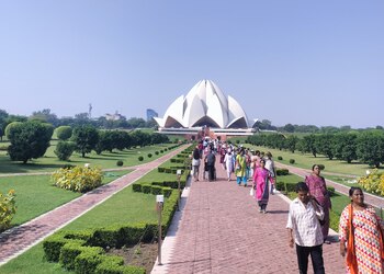 Lotus-temple-Tourist-attractions-New-delhi-Delhi-2