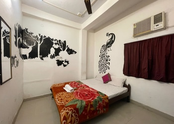 Mad-squad-Budget-hotels-Varanasi-Uttar-pradesh-3