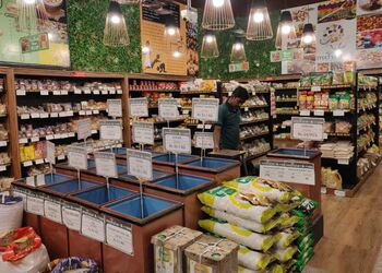 Madhuban-and-more-supermarket-Supermarkets-Latur-Maharashtra-3