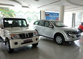 Mahindra-gadre-autocon-Car-dealer-Akola-Maharashtra-2