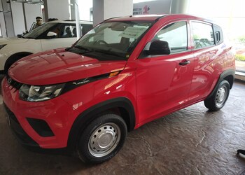 Mahindra-jitendra-motors-Car-dealer-Ambad-nashik-Maharashtra-3