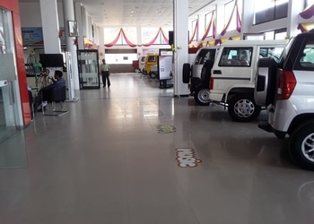 Mahindra-mahalaxmi-motors-Car-dealer-Rampur-garden-bareilly-Uttar-pradesh-3