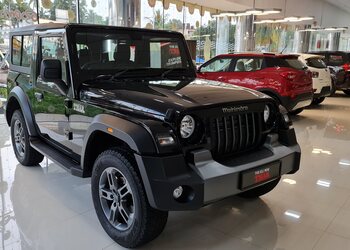 Mahindra-sleeba-and-sons-automotive-Car-dealer-Poojappura-thiruvananthapuram-Kerala-3