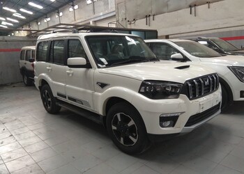 Mahindra-united-automobiles-Car-dealer-Sector-35-faridabad-Haryana-2