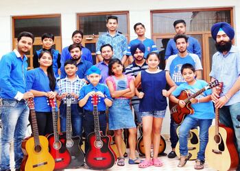 Manish-batish-music-school-Guitar-classes-Patiala-Punjab-3