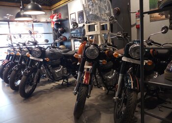Manmohan-auto-stores-Motorcycle-dealers-Sector-35-chandigarh-Chandigarh-3