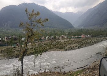 Marahib-travels-Travel-agents-Batamaloo-srinagar-Jammu-and-kashmir-2