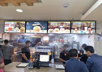 Mcdonalds-india-Fast-food-restaurants-New-delhi-Delhi-3
