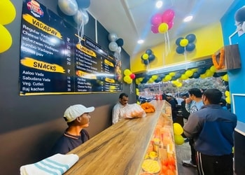 Meerads-vadapav-Fast-food-restaurants-Deoghar-Jharkhand-2