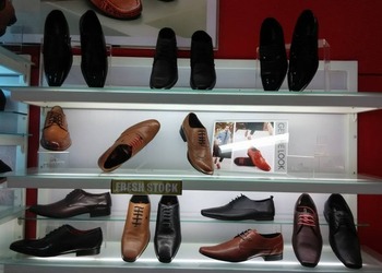 Metro-shoes-Shoe-store-Bandra-mumbai-Maharashtra-3