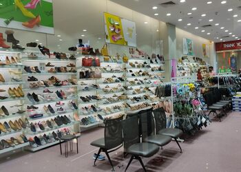 Metro-shoes-Shoe-store-Kochi-Kerala-2