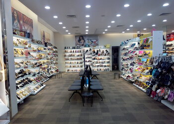 Metro-shoes-Shoe-store-Kolhapur-Maharashtra-2