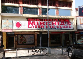 Mirchias-laser-eye-clinic-Lasik-surgeon-Mohali-chandigarh-sas-nagar-Punjab-1