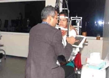 Mirchias-laser-eye-clinic-Lasik-surgeon-Mohali-chandigarh-sas-nagar-Punjab-2