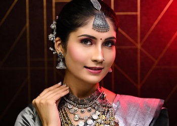 Mirror-salon-academy-Bridal-makeup-artist-Deolali-nashik-Maharashtra-2