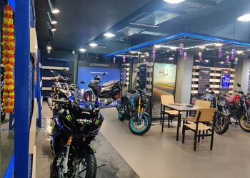 Monarch-yamaha-Motorcycle-dealers-Swargate-pune-Maharashtra-2