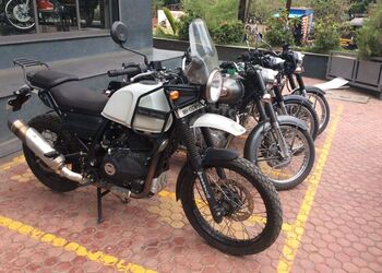 Mondhe-motors-Motorcycle-dealers-Solapur-Maharashtra-2