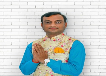 Mukund-pandya-astrologer-Vastu-consultant-Ghatlodia-ahmedabad-Gujarat-1