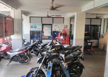N-j-yamaha-Motorcycle-dealers-Majura-gate-surat-Gujarat-2
