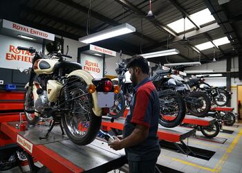 Nandi-motors-Motorcycle-dealers-Gandhi-nagar-nanded-Maharashtra-3