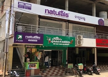 Naturals-salon-Beauty-parlour-Cuttack-Odisha-1