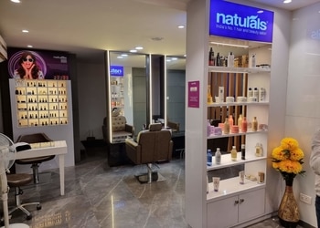 Naturals-salon-Beauty-parlour-Indirapuram-ghaziabad-Uttar-pradesh-1