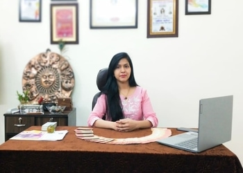 Om-swastik-astro-world-priyanka-singh-Tarot-card-reader-Vyapar-vihar-bilaspur-Chhattisgarh-1