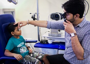 Opticura-eye-care-Eye-hospitals-Bandra-mumbai-Maharashtra-2