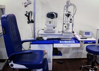 Opticura-eye-care-Eye-hospitals-Bandra-mumbai-Maharashtra-3