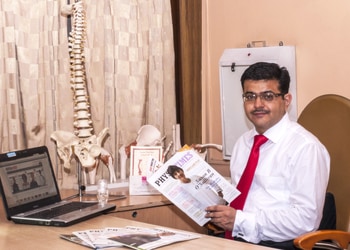 Ortho-neuro-chiropractic-physiotherapy-clinic-Physiotherapists-Botanical-garden-noida-Uttar-pradesh-1