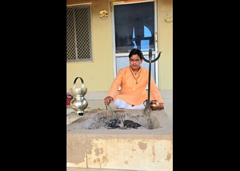 Pandit-ml-guruji-Astrologers-Jaipur-Rajasthan-2 Pandit-ml-guruji-Astrologers-Jaipur-Rajasthan-2
