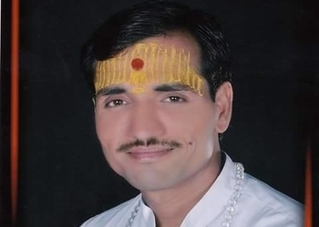 Pandit-om-prakash-astrologer-Palmists-Freeganj-ujjain-Madhya-pradesh-1