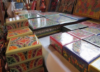 Paper-mache-handicraft-manufacture-in-india-Art-galleries-Srinagar-Jammu-and-kashmir-1