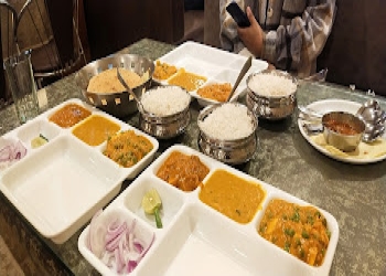 Parivar-restaurant-Pure-vegetarian-restaurants-Gangtok-Sikkim-1