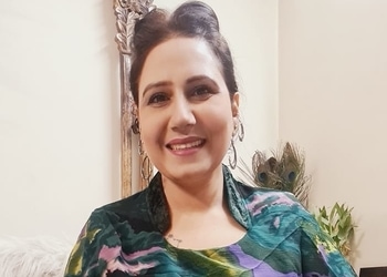 Priyanka-anil-dhaka-Online-astrologer-Noida-Uttar-pradesh-1