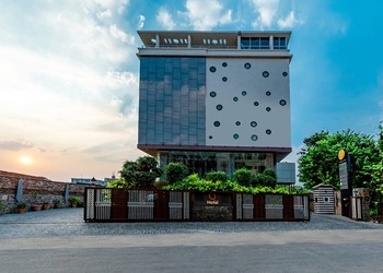 Q-hotel-4-star-hotels-Udaipur-Rajasthan-1