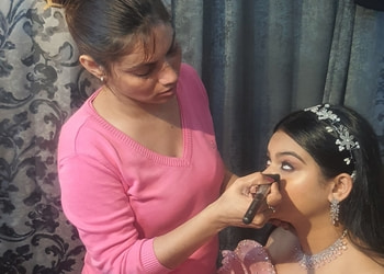 R-world-beauty-care-Beauty-parlour-Vrindavan-mathura-Uttar-pradesh-2