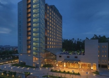 Radisson-blu-hotel-4-star-hotels-Noida-Uttar-pradesh-1