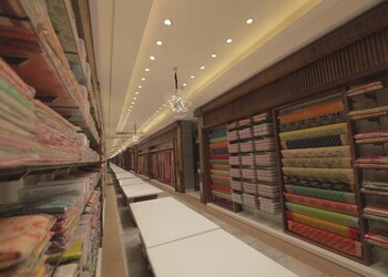 Raj-cloth-stores-exclusive-Clothing-stores-Aurangabad-Maharashtra-2
