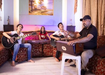 Raj-music-academy-Guitar-classes-Model-gram-ludhiana-Punjab-3