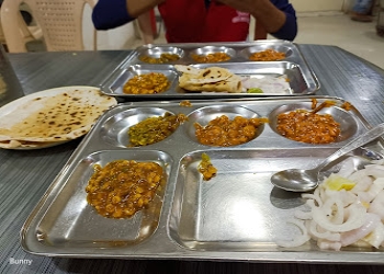 Rajwadi-bhojanalay-Pure-vegetarian-restaurants-Gandhinagar-Gujarat-2