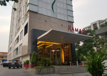Ramada-by-wyndham-4-star-hotels-Ahmedabad-Gujarat-1