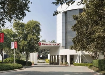 Ramada-plaza-5-star-hotels-Varanasi-Uttar-pradesh-1