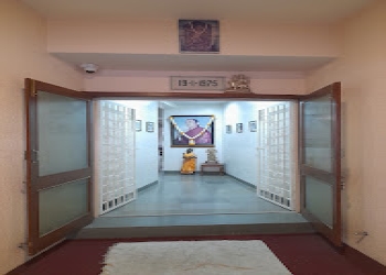 Ramamani-iyengar-memorial-yoga-institute-Yoga-classes-Pune-Maharashtra-1