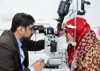 Rathi-eye-hospital-Eye-specialist-ophthalmologists-Rohtak-Haryana-2