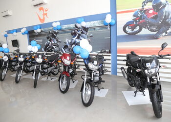 Raunaq-bajaj-Motorcycle-dealers-Ranchi-Jharkhand-3