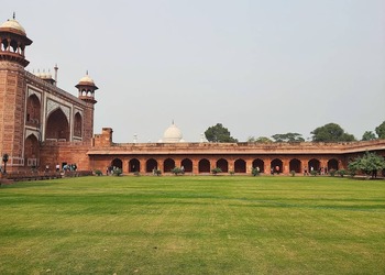 Red-fort-Tourist-attractions-New-delhi-Delhi-2