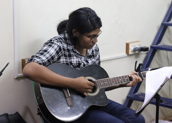 Rhythm-and-beats-music-school-Guitar-classes-Mangalore-Karnataka-3