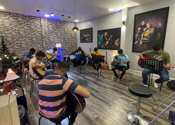 Riffs-guitar-academy-Guitar-classes-Cidco-nashik-Maharashtra-3